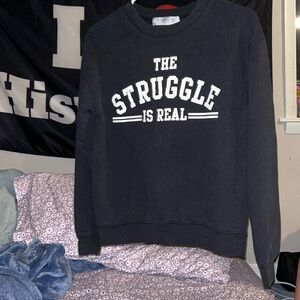 Women’s medium crew neck.